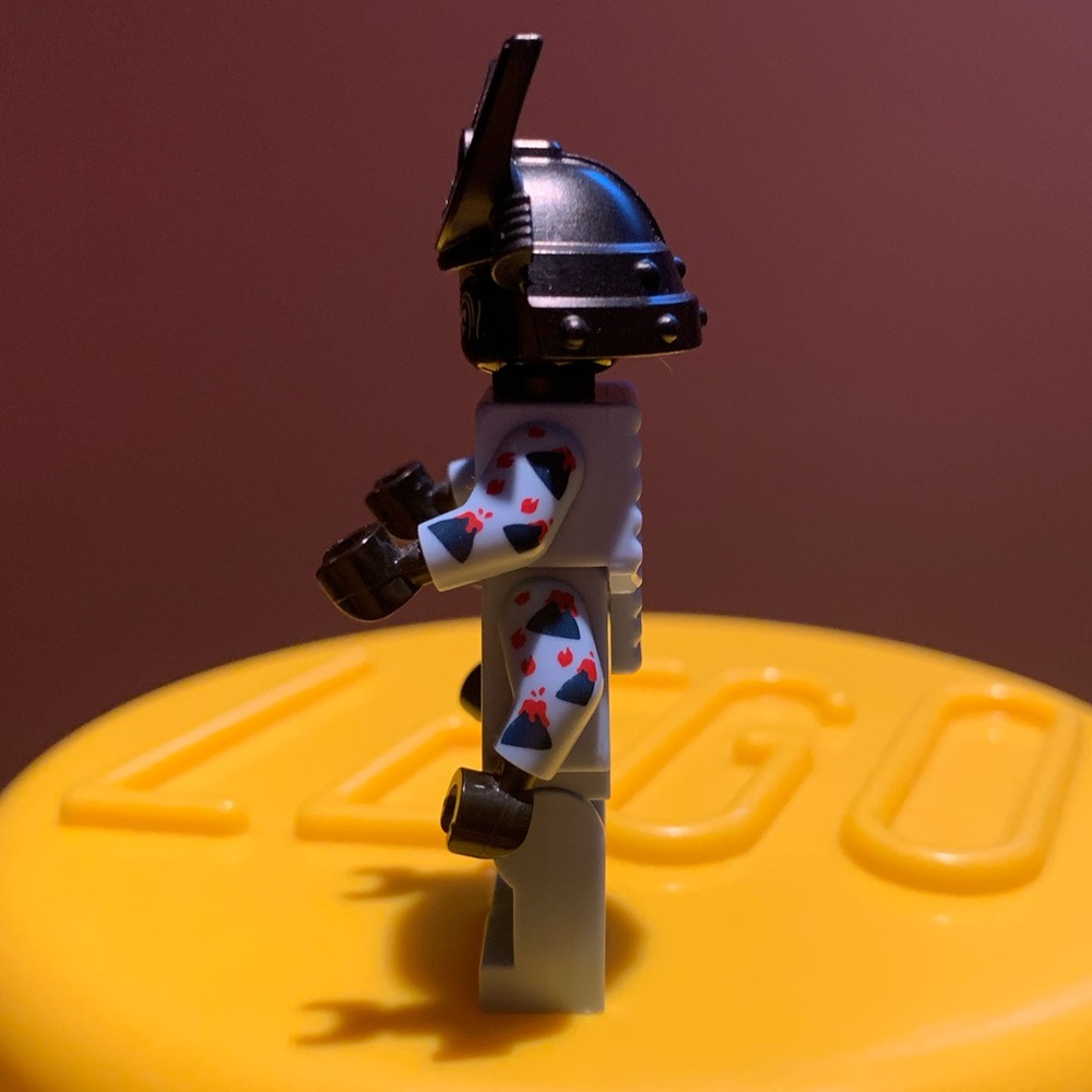 Lego Volcano Garmadon Minifigure - Picture 9 of 10